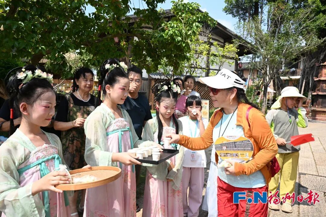 福州国庆哪里热闹?五一广场看升旗,全城红旗飘扬(图26) 福州国庆哪里热闹?五一广场看升旗,全城红旗飘扬(图26)