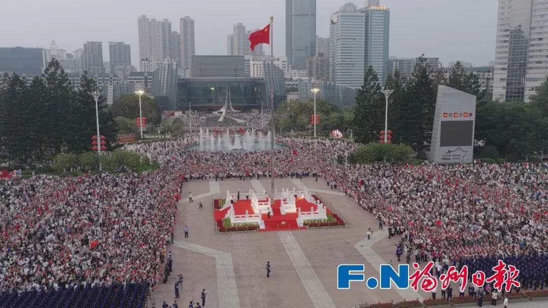 福州国庆哪里热闹?五一广场看升旗,全城红旗飘扬(图4) 福州国庆哪里热闹?五一广场看升旗,全城红旗飘扬(图4)