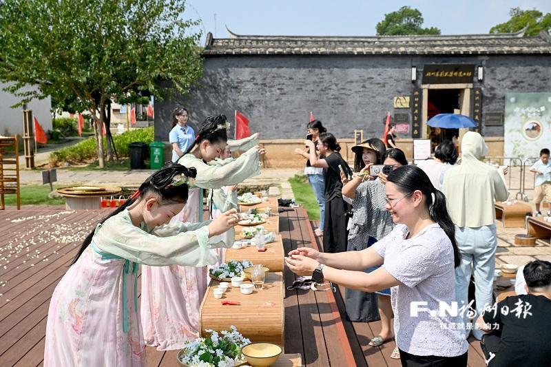 国庆福州去哪玩?龙舟竞渡+非遗体验,2026金秋文旅全攻略(图2) 国庆福州去哪玩?龙舟竞渡+非遗体验,2026金秋文旅全攻略(图2)