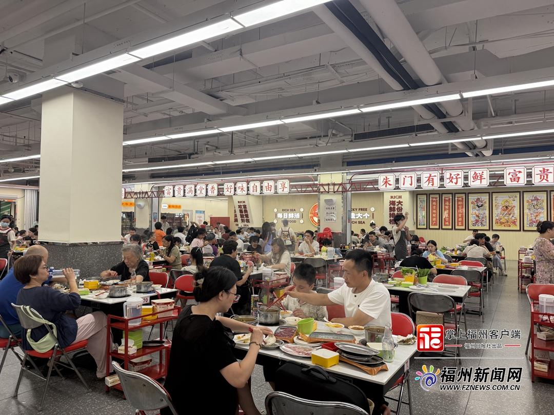 福州海鲜火锅国庆排队超千人,网红店攻略附取号技巧(图2) 福州海鲜火锅国庆排队超千人,网红店攻略附取号技巧(图2)