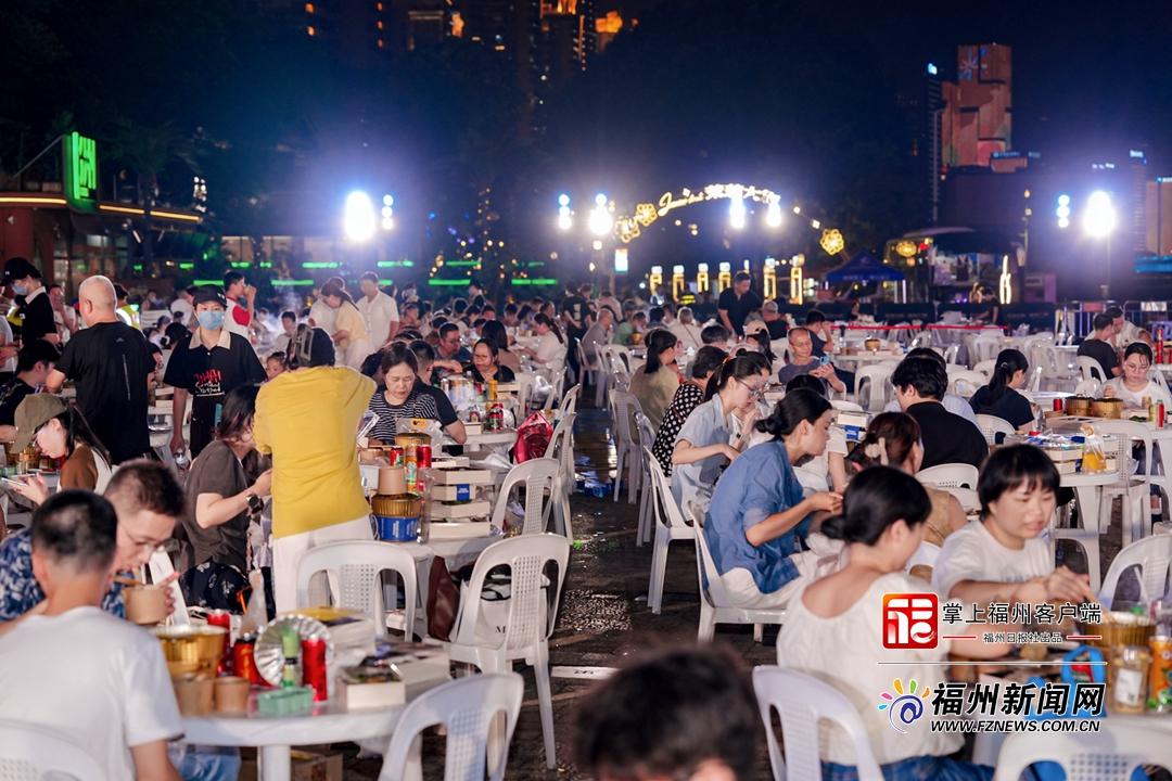 福州海鲜火锅国庆排队超千人,网红店攻略附取号技巧(图3) 福州海鲜火锅国庆排队超千人,网红店攻略附取号技巧(图3)