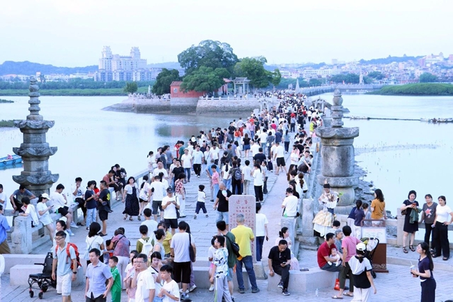 泉州洛江国庆游玩全攻略:桥南古街沉浸式嘉年华,吃喝玩乐一网打尽(图1) 泉州洛江国庆游玩全攻略:桥南古街沉浸式嘉年华,吃喝玩乐一网打尽(图1)