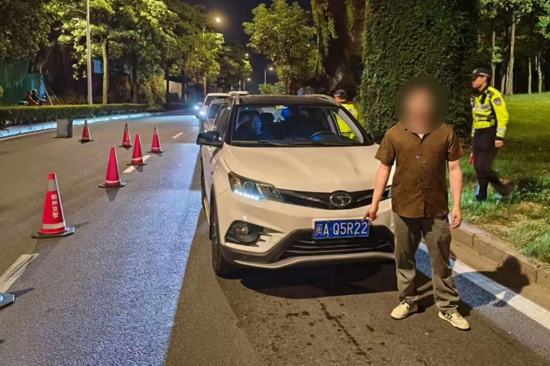 福州交警国庆夜查曝光!多名酒驾司机当街被抓,车主速自查(图6) 福州交警国庆夜查曝光!多名酒驾司机当街被抓,车主速自查(图6)