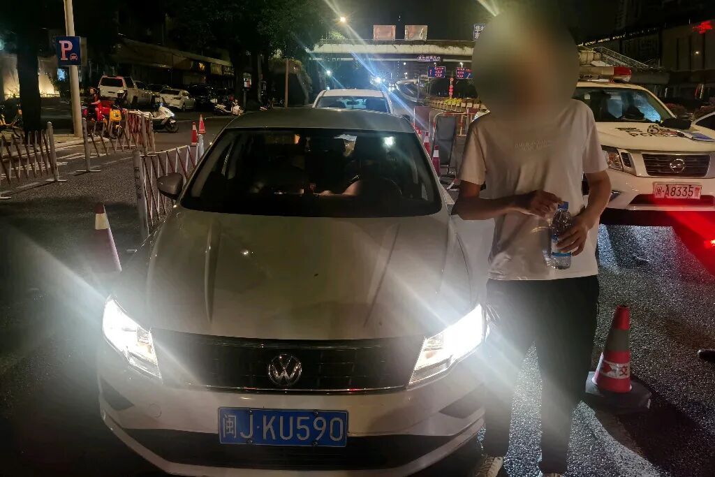 福州交警国庆夜查曝光!多名酒驾司机当街被抓,车主速自查(图8) 福州交警国庆夜查曝光!多名酒驾司机当街被抓,车主速自查(图8)