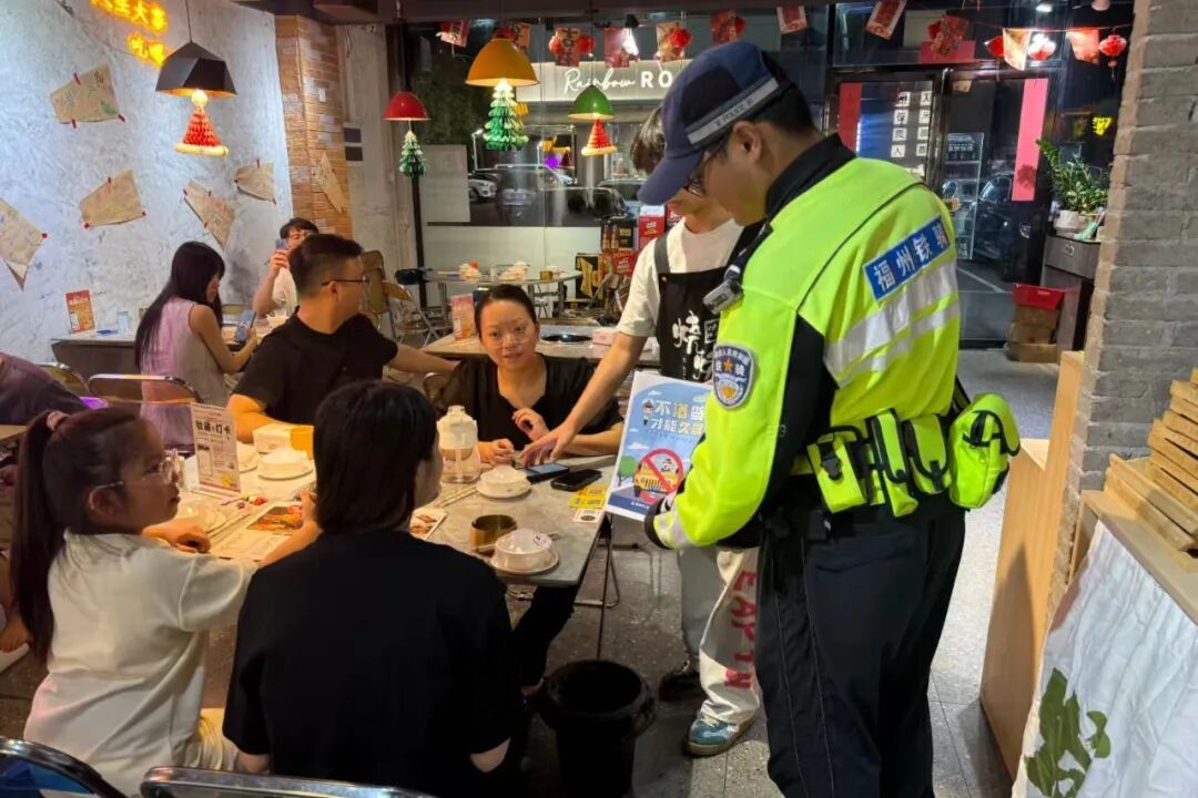 福州交警国庆夜查曝光!多名酒驾司机当街被抓,车主速自查(图9) 福州交警国庆夜查曝光!多名酒驾司机当街被抓,车主速自查(图9)