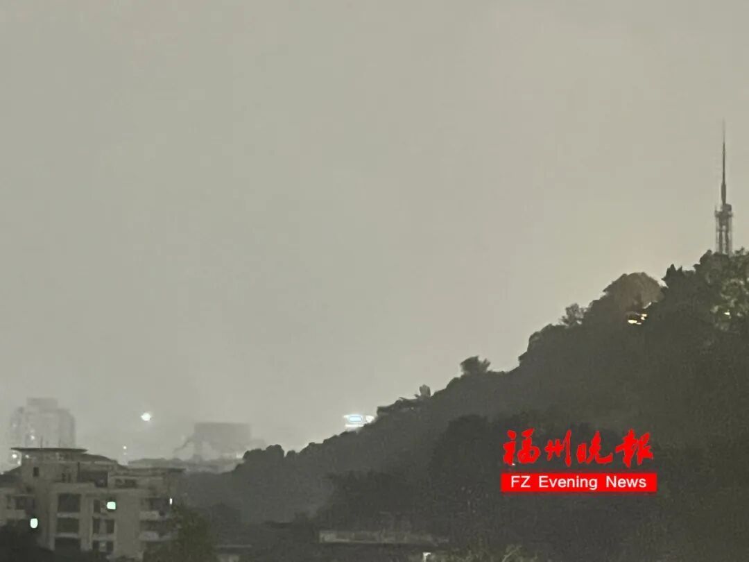 福州双预警!暴雨雷电黄色预警,今晚出门多注意(图1) 福州双预警!暴雨雷电黄色预警,今晚出门多注意(图1)