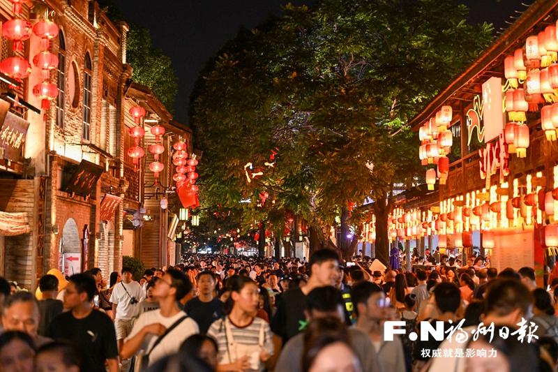 国庆福州文旅爆火?看古厝夜游+消费券,解锁假期新玩法(图1) 国庆福州文旅爆火?看古厝夜游+消费券,解锁假期新玩法(图1)