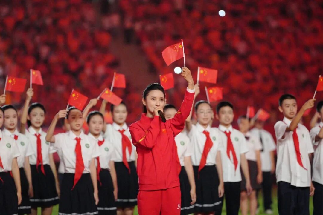 闽超决赛:福州2-1绝杀厦门夺冠 白鹭体育场5.3万人破纪录现场燃爆(图8) 闽超决赛:福州2-1绝杀厦门夺冠 白鹭体育场5.3万人破纪录现场燃爆(图8)