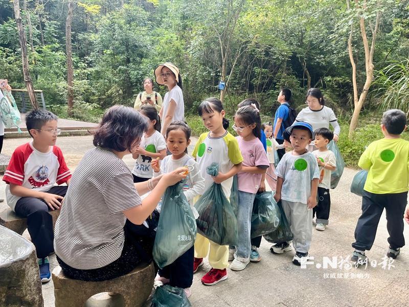 福州徒步净山活动,带娃公益捡垃圾新玩法(图1) 福州徒步净山活动,带娃公益捡垃圾新玩法(图1)