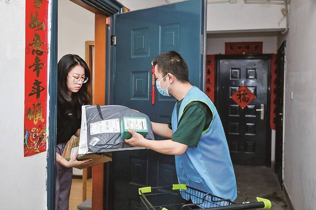 快递不送货上门直接放柜?省消委会曝光虚假签收乱投放(图2) 快递不送货上门直接放柜?省消委会曝光虚假签收乱投放(图2)