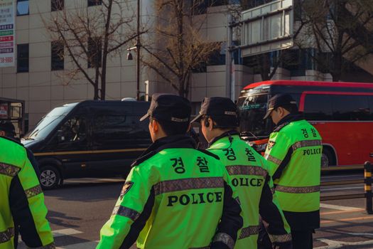 韩国频现威胁公共安全事件频发1死多人伤(图1) 韩国频现威胁公共安全事件频发1死多人伤(图1)