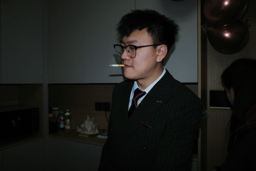 港媒报道陈匡荣去世终年53岁与张国荣交情匪浅(图1) 港媒报道陈匡荣去世终年53岁与张国荣交情匪浅(图1)