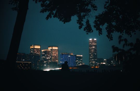 深夜树洞:情感陪伴与正念呼吸的力量(图1) 深夜树洞:情感陪伴与正念呼吸的力量(图1)