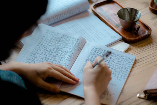 2026高考语文作文题出炉:全国卷考词语变化,你会怎么写?(图1) 2026高考语文作文题出炉:全国卷考词语变化,你会怎么写?(图1)
