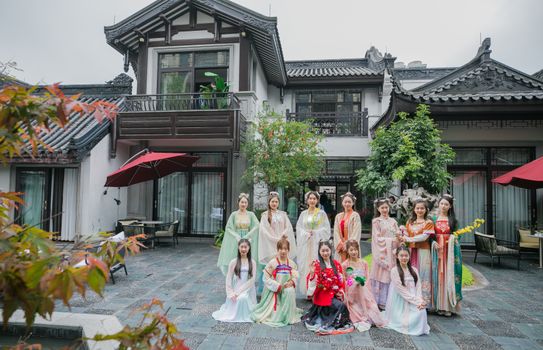 央视中秋晚会阵容曝光群星云集神仙阵容引热议(图1) 央视中秋晚会阵容曝光群星云集神仙阵容引热议(图1)