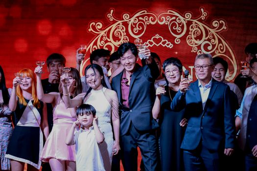 TVB小女友陪李龙基庆中秋迎国庆,幸福生活不输年轻人(图1) TVB小女友陪李龙基庆中秋迎国庆,幸福生活不输年轻人(图1)