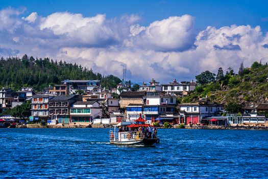 “千年瓷都”景德镇如何瓷行天下、贸连全球?(图1) “千年瓷都”景德镇如何瓷行天下、贸连全球?(图1)