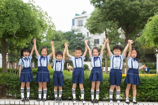 “课间圈养”愈演愈烈学校不堪承受责任之重(图1) “课间圈养”愈演愈烈学校不堪承受责任之重(图1)