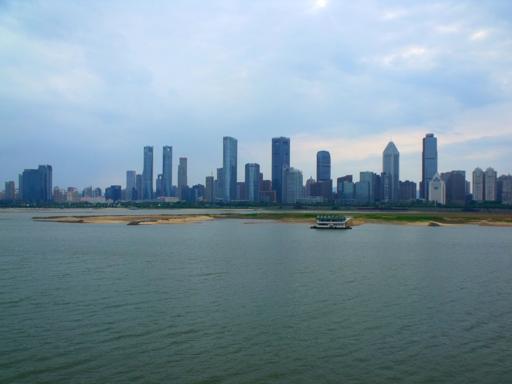 福州鼓楼“三条路”焕新记：医院、景区、校园周边交通治理见实效(图1)