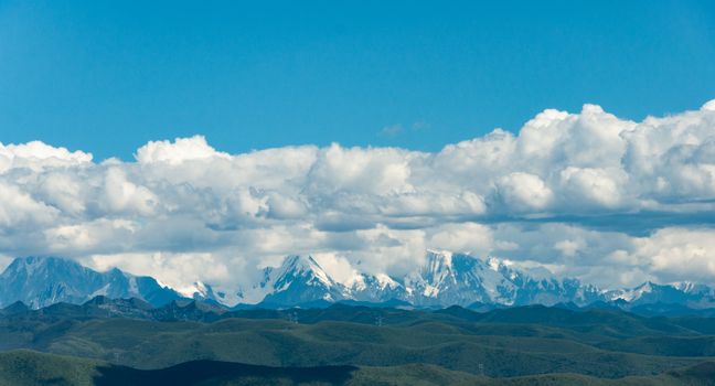 守护西藏雪域高原,为何惠及世界?——中国藏学研究所副研究员被誉为“世界屋脊”(图1) 守护西藏雪域高原,为何惠及世界?——中国藏学研究所副研究员被誉为“世界屋脊”(图1)