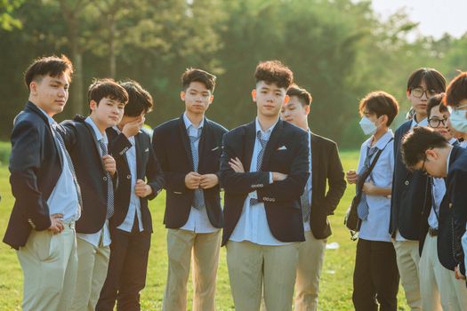 学校“一刀切”要求学生“戴头盔进校园”不公平(图1) 学校“一刀切”要求学生“戴头盔进校园”不公平(图1)