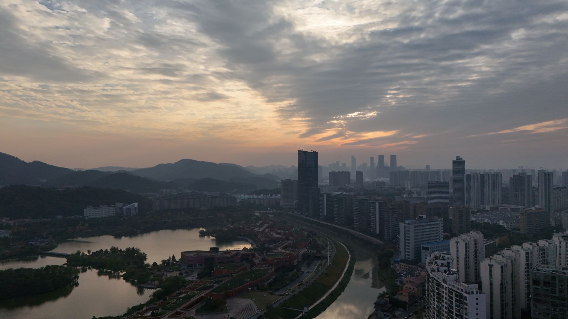 福州闽江河口湿地迎来观鸟黄金期:静音守护候鸟越冬家园(图1) 福州闽江河口湿地迎来观鸟黄金期:静音守护候鸟越冬家园(图1)