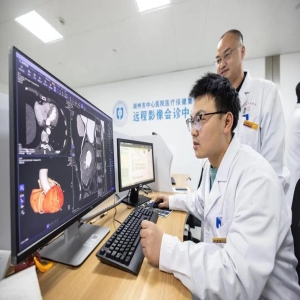 影像科医生累到没空喝水，AI如何帮他们看图救命？
