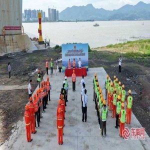 福州闽江大桥防撞演练 船舶失控碰撞桥墩如何救援