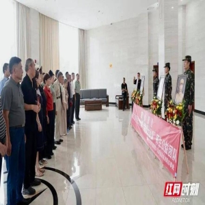 73年后烈士画像回家，93岁妻子泪崩：终于见到你