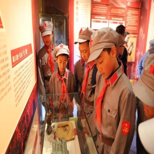 红色研学走进龙岩山村，重走红军路感悟革命精神
