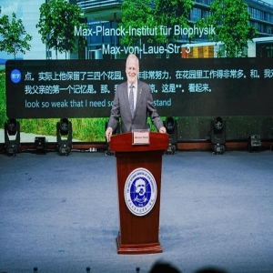 中科院2025年新当选外籍院士颁证，强调国际合作应对