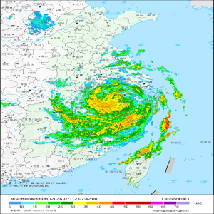 台风巴威登陆浙江，13级大风暴雨来袭，出行请注意安全