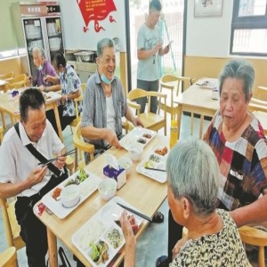 泉州松林社区长者食堂人气旺，老人就餐送餐都方便