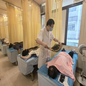 三伏灸火爆开贴，年轻人也爱冬病夏治，怕冷腰酸别错过
