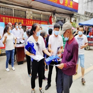 人大代表圩日议事站，村民大树压线当天解决