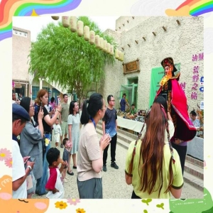 新疆非遗馆里看福建木偶戏，孩子笑大人赞，周末好热闹