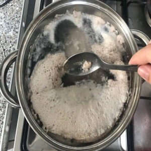煲汤浮沫含嘌呤？别信！真正高嘌呤的是肉和汤