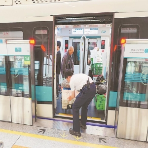 福州地铁滨海快线晨间助农便民，果蔬快速输向城市餐桌