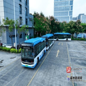 福州公交大升级50条线路换新车全低地板老人上车方便