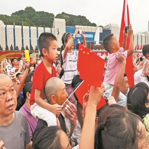 福州五一广场国庆升旗震撼现场，仪式感满满值得打卡