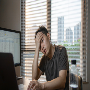 腰颈肩一起疼的时候，办公室里能做的那几件事