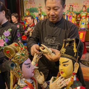 漳州布袋木偶戏：一只掌中偶怎么把千年戏文捏进指头里