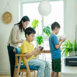 福州家长注意：假期久坐玩手机，正悄悄损伤