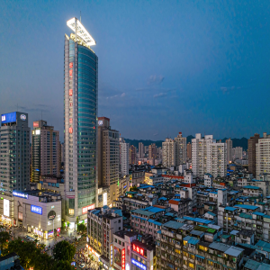 福州夜经济双核观察：东街口的流量逻辑与达明路的烟火韧