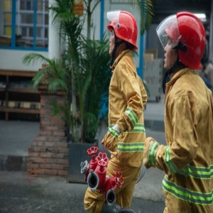 “预警劝阻别忽视，财产安全要重视”反诈“