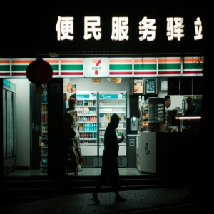 商务部:上半年社会消费品零售总额同比增长22.7%