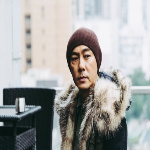 港圈影帝大咖张家辉晒合影落魄照落魄似亲和