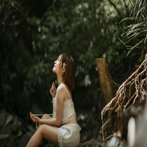 一捧清泉 穿山越海