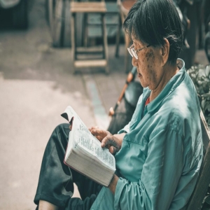 “老戏骨”李立群社交账号一年吸粉950万