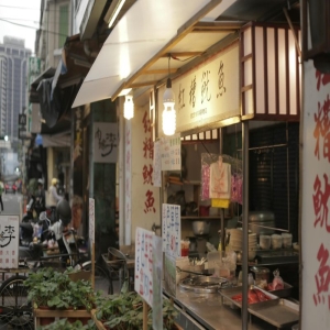 新规！市场摊位不许用“生鲜美颜灯”